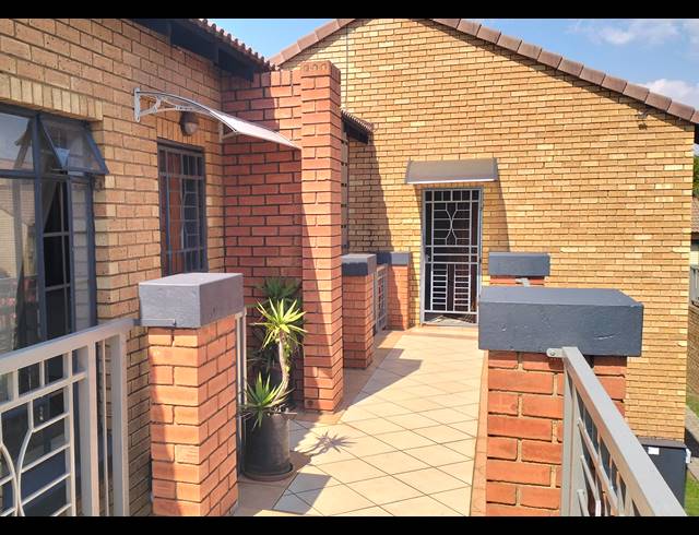 2 BEDROOM SECTIONAL TITLE FOR SALE IN EQUESTRIA